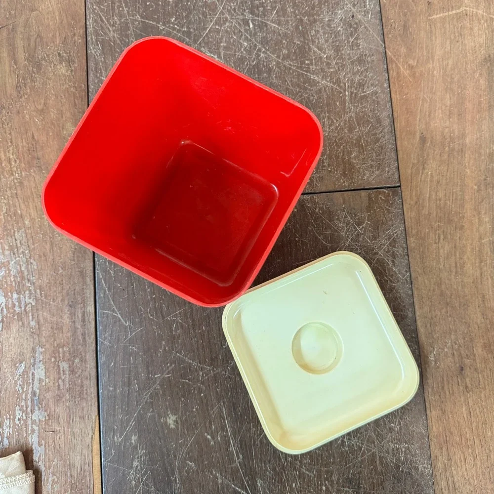 Vintage Retro Plastic Red White Cream SUGAR Canister‎